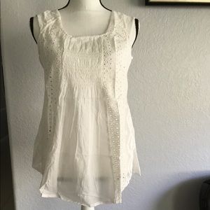 White sleeveless lace elastic top size s.